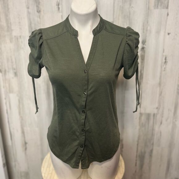 Green blouse - Picture 1 of 5